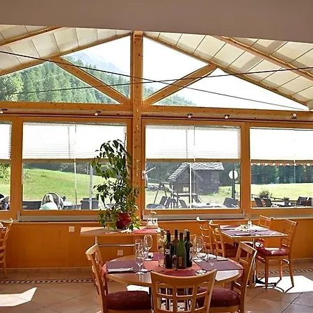 Restaurant & Hole In One