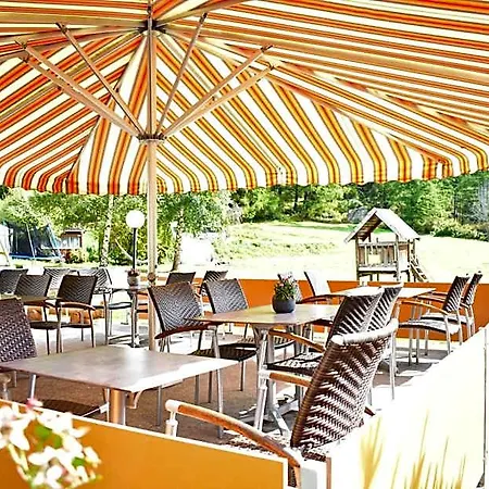ホステル Restaurant & Hole In One *