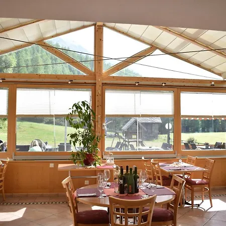 Restaurant & Hole In One *