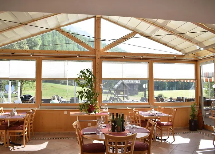 Restaurant & Hole In One *