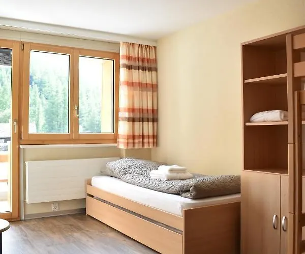 Restaurant & Hole In One ランダ